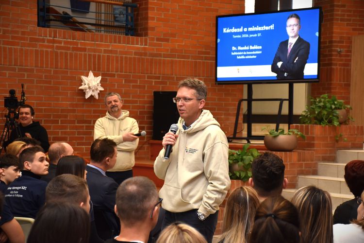 Dr. Hankó Balázs minisztert kérdeztük